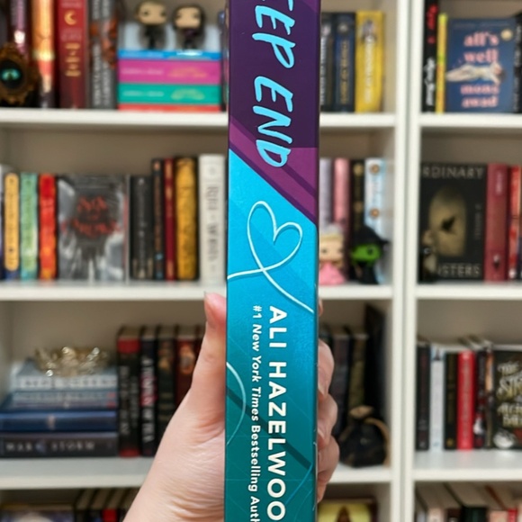 *BRAND NEW* Spicy Romance Book: Deep End by Ali Hazelwood - Picture 2 of 4